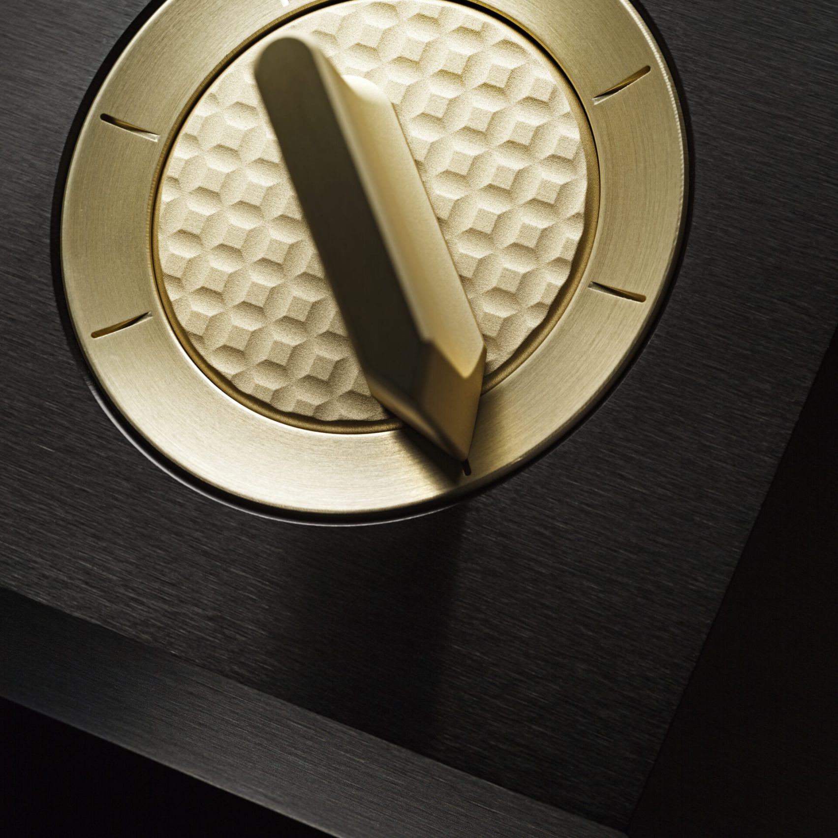 Volume_RoseGold_2, 6/13/09, 3:59 PM, 16C, 6000x8000 (0+0), 100%, Custom, 1/15 s, R75.5, G58.2, B81.0