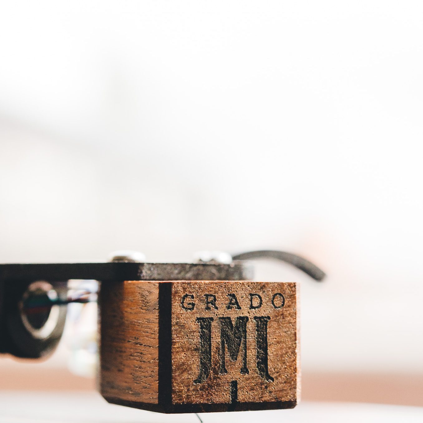 grado, grado headphones, grado labs, sunset park, brooklyn, new york, cartridge, turntable, deck, uturn, close up, vinyl, tonearm, phono, needle, stylus, diamond, wood, mahogany housing, statement series, JMJ Logo