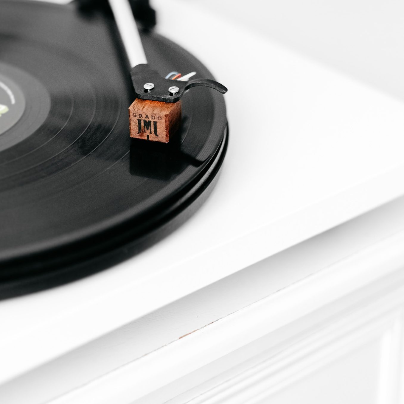 grado, grado headphones, grado labs, sunset park, brooklyn, new york, cartridge, turntable, deck, uturn, close up, vinyl, tonearm, phono, white, needle, stylus, diamond, wood, mahogany housing, statement series, brooklyn cartridge company, JMJ Logo