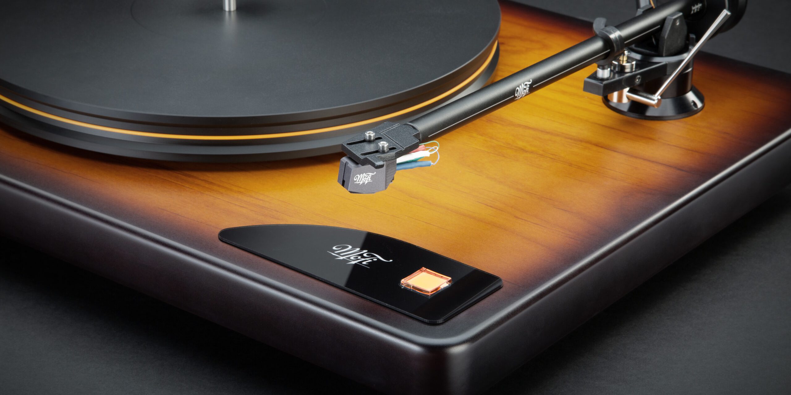 MoFi_Fender_American_Vintage_Turntable_Detail_1