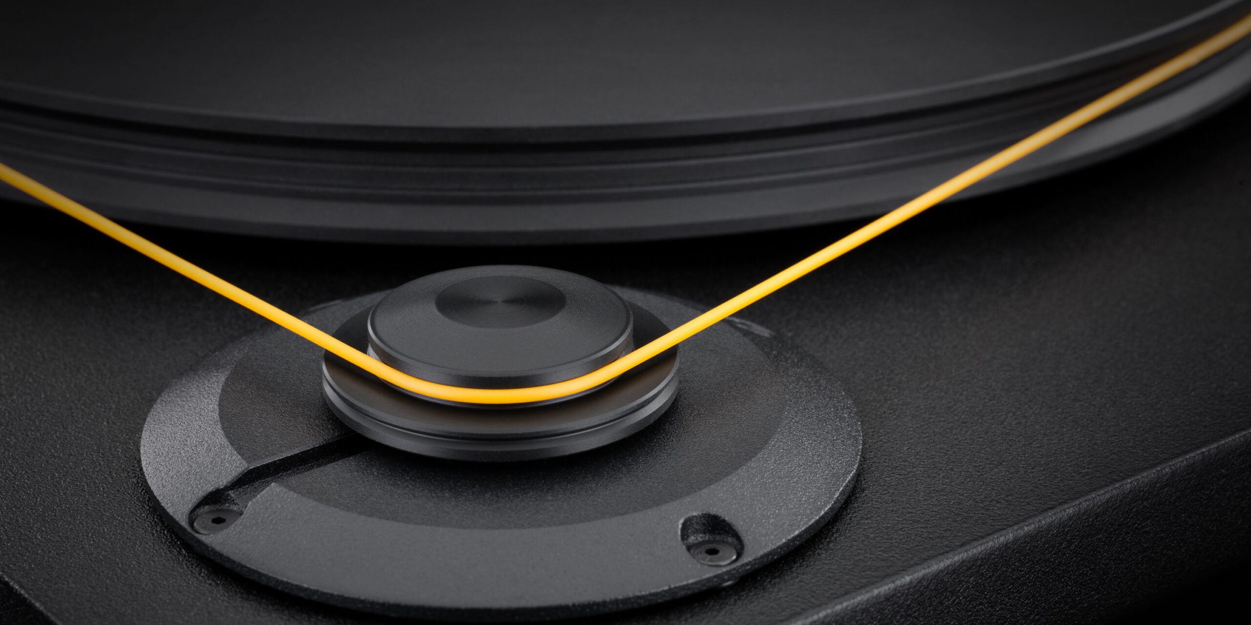 MoFi_Electronics_StudioDeck_Turntable_Detail_Motor
