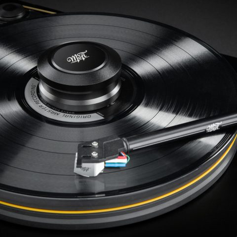 MoFi_Electronics_Super_HeavyWeight_Champion_Record_Weight_06_Action