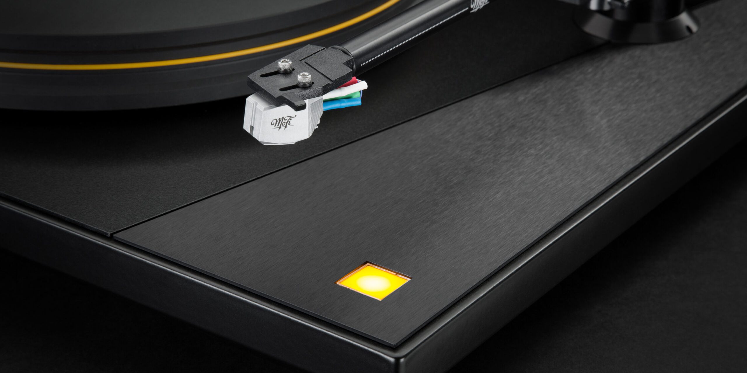 MoFi_Electronics_UltraDeck_Turntable_Detail_Cartridge