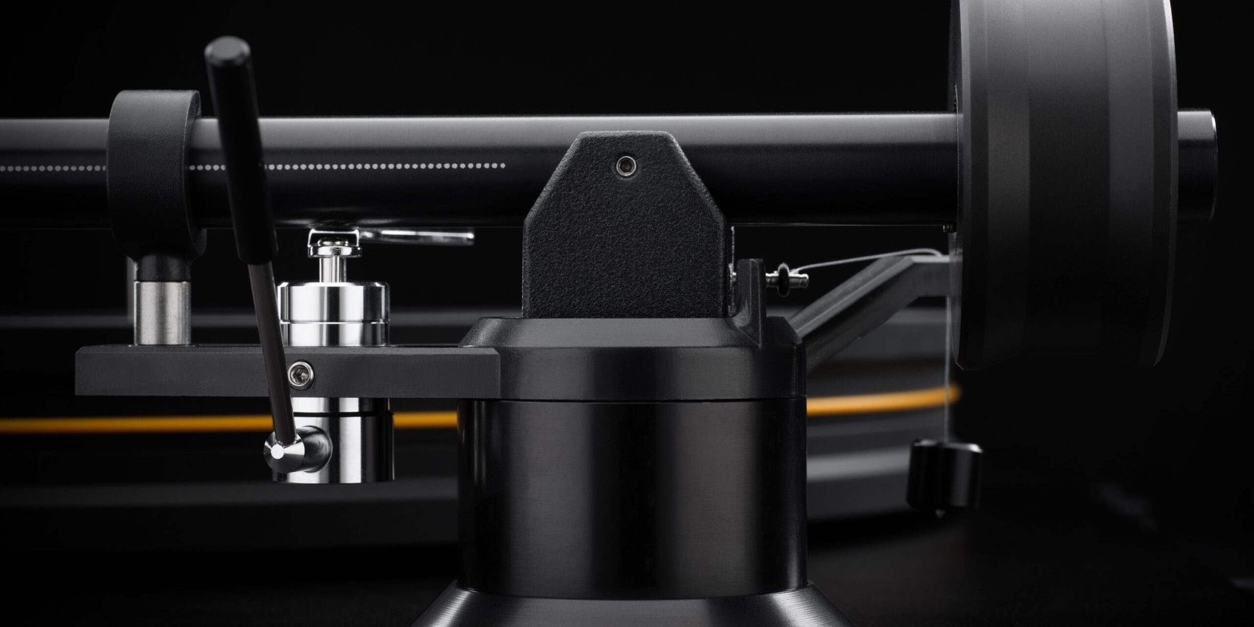 MoFi_Electronics_UltraDeck_Turntable_Detail_Tonearm