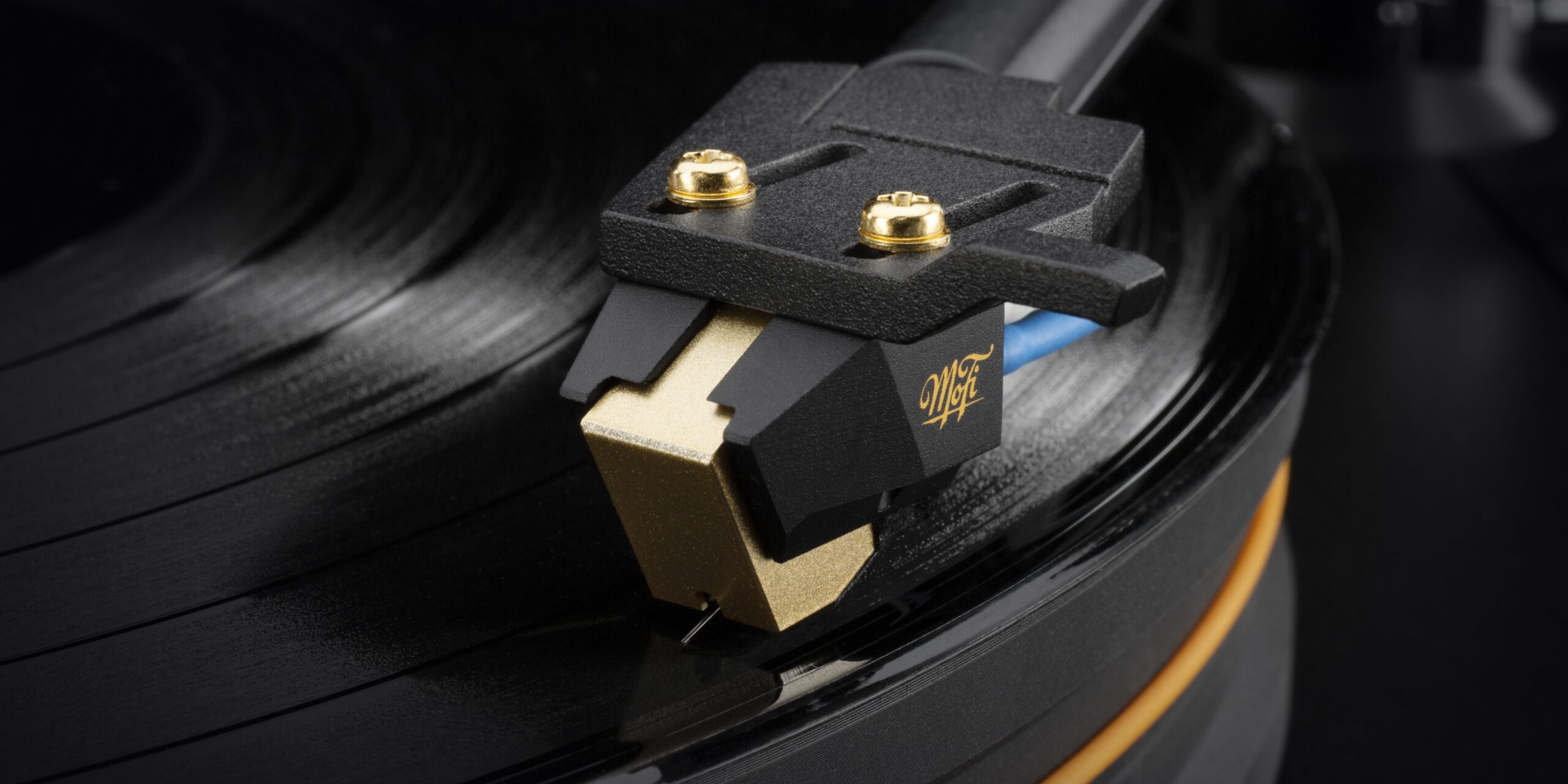 MoFi_Electronics_UltraGold_MC_Cartridge_Detail_01