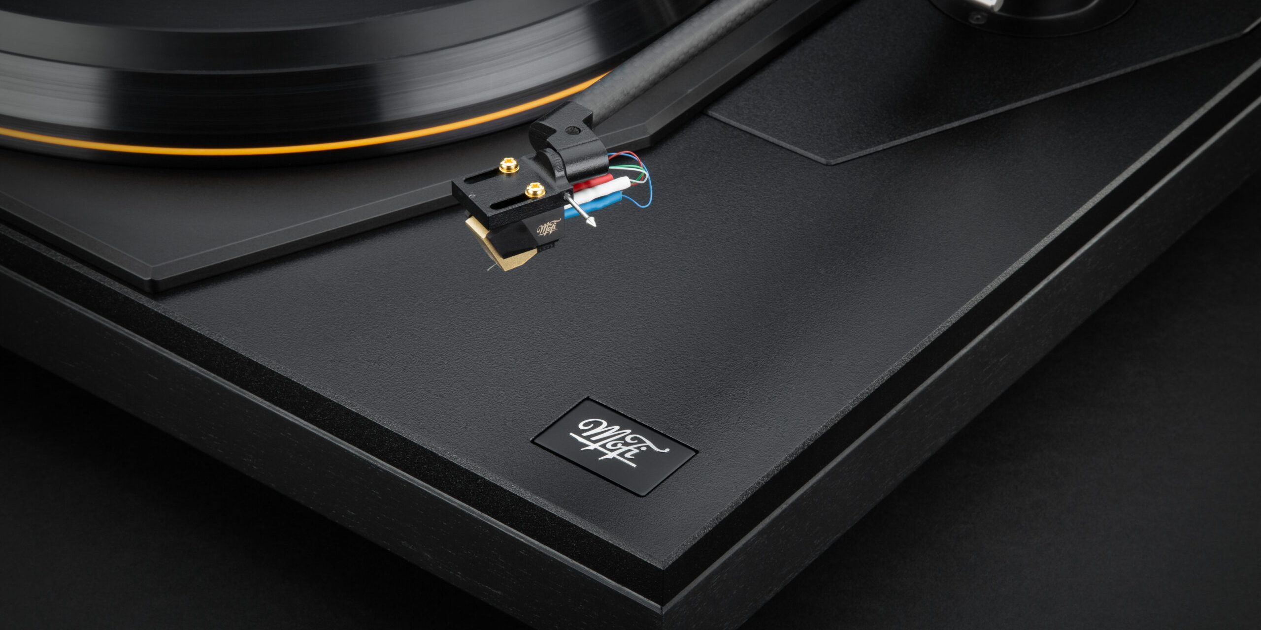 MoFi_MasterDeck_Turntable_Detail_03_Badge