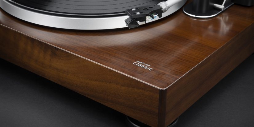 Music_Hall_Classic_Turntable_Walnut_Detail_1