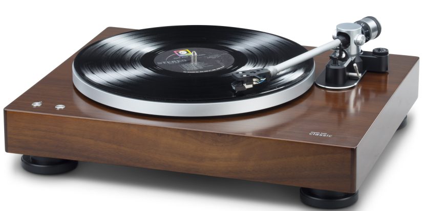 Music_Hall_Classic_Turntable_Walnut_Left