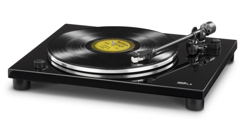 Music_Hall_MMF_1_3_Turntable_Black_Angle_Left
