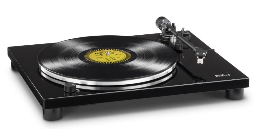 Music_Hall_MMF_1_3_Turntable_Black_Angle_Right