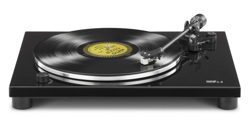 Music_Hall_MMF_1_3_Turntable_Black_Front_Record