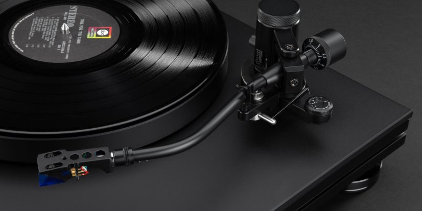 Music_Hall_Stealth_Turntable_Detail