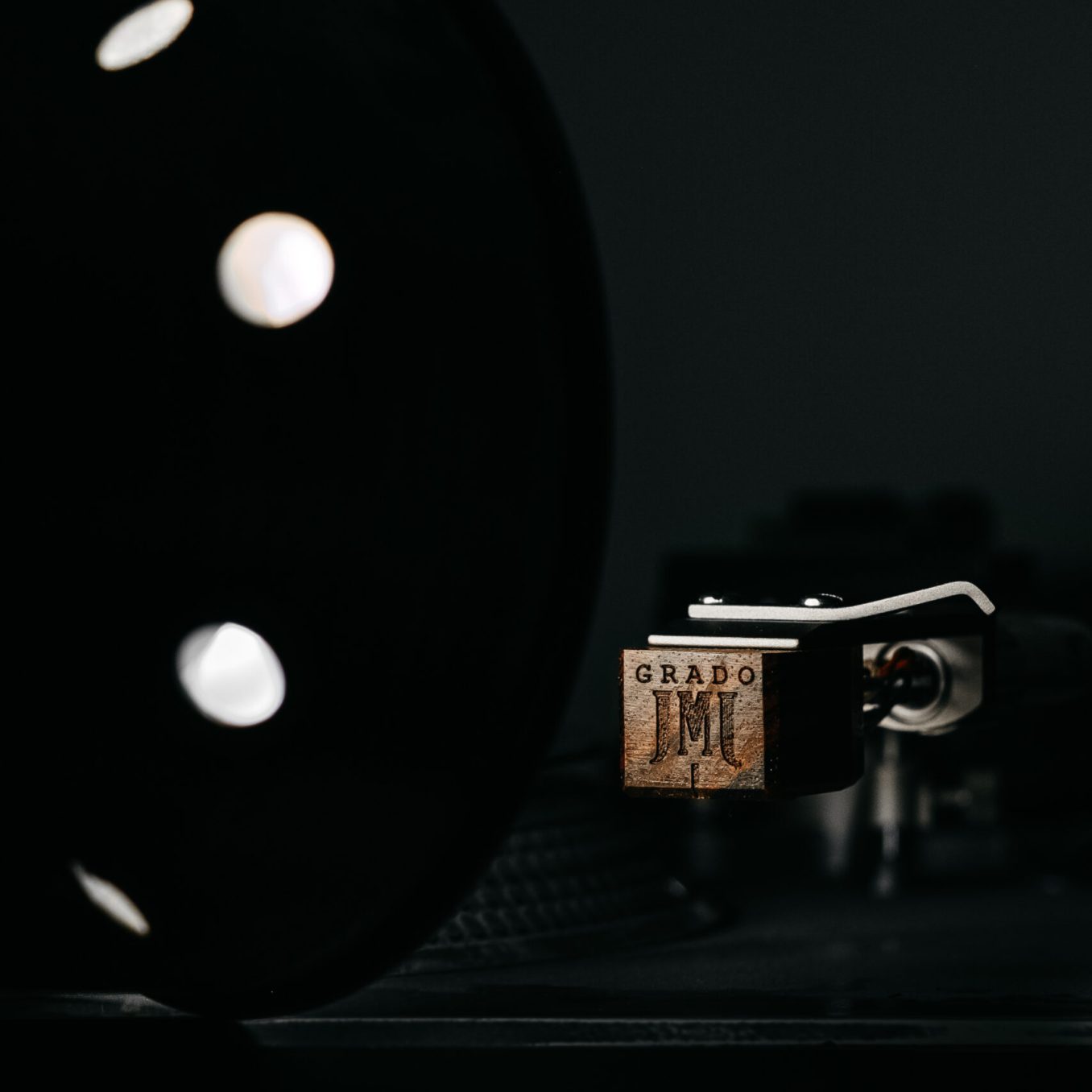 grado, grado headphones, grado labs, sunset park, brooklyn, new york, cartridge, brooklyn cartridge company, three generations of sound, epoch, cocobolo housing, lineage series, turntable, deck, close up, vinyl, tonearm, phono, needle, stylus, diamond, wood, JMJ Logo