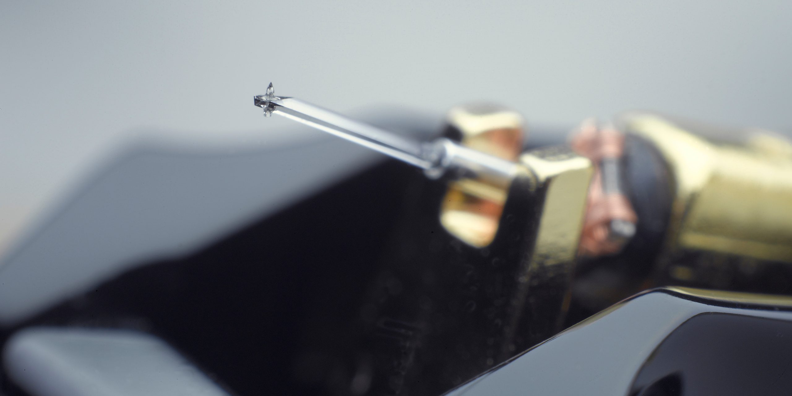 hana-umami-black-diamond-cantilever-front-pole_scaled