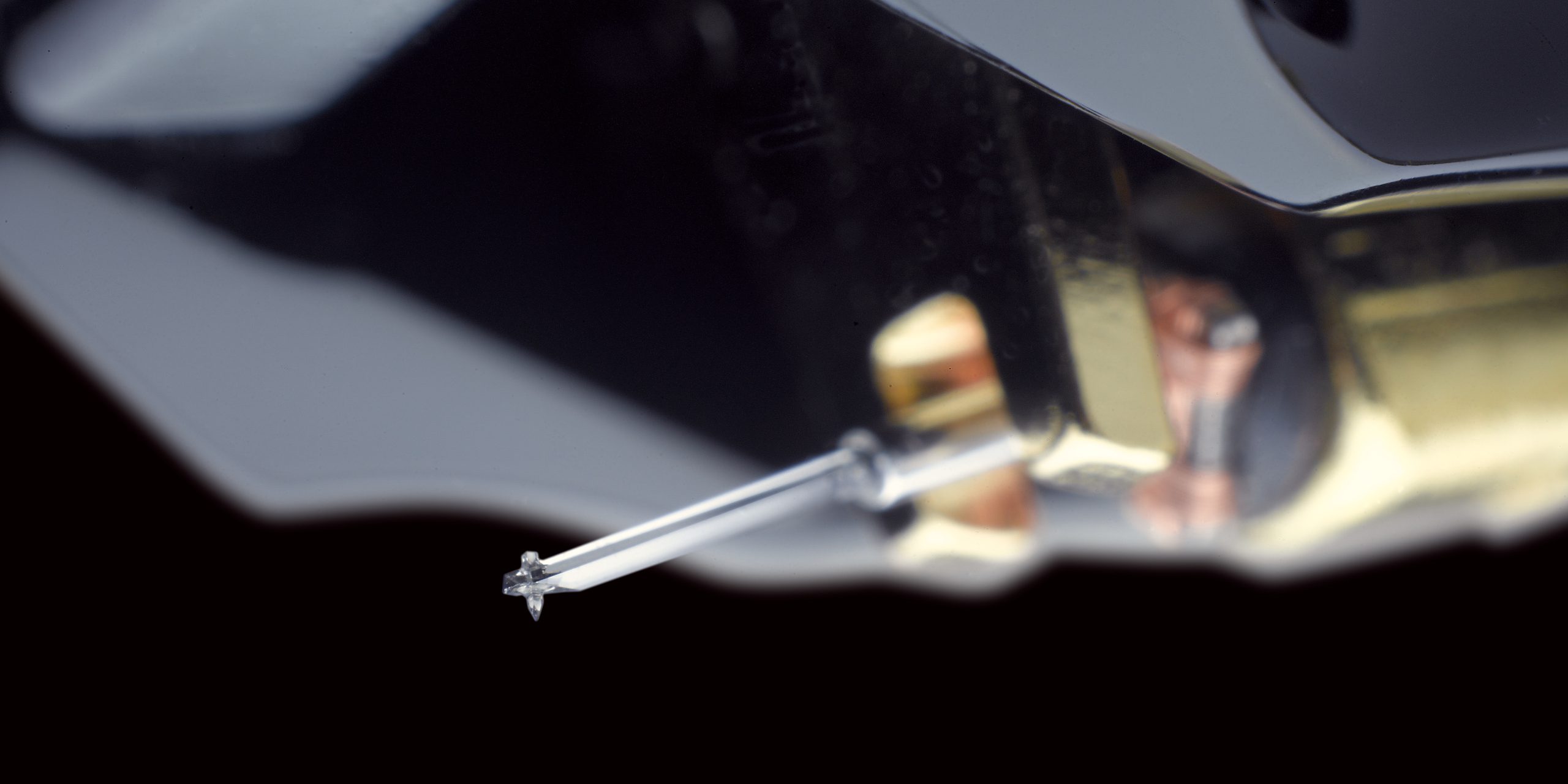 hana-umami-black-diamond-cantilever-with-body_scaled