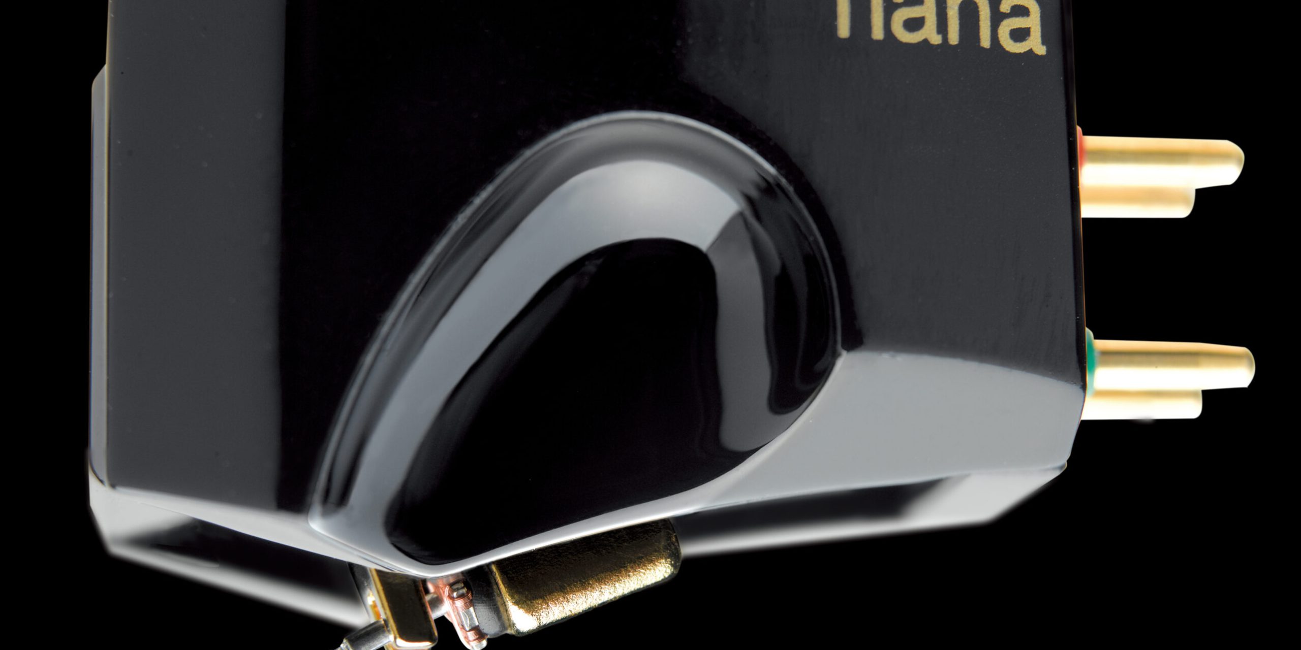 hana-umami-black-side-view-black-background_scaled